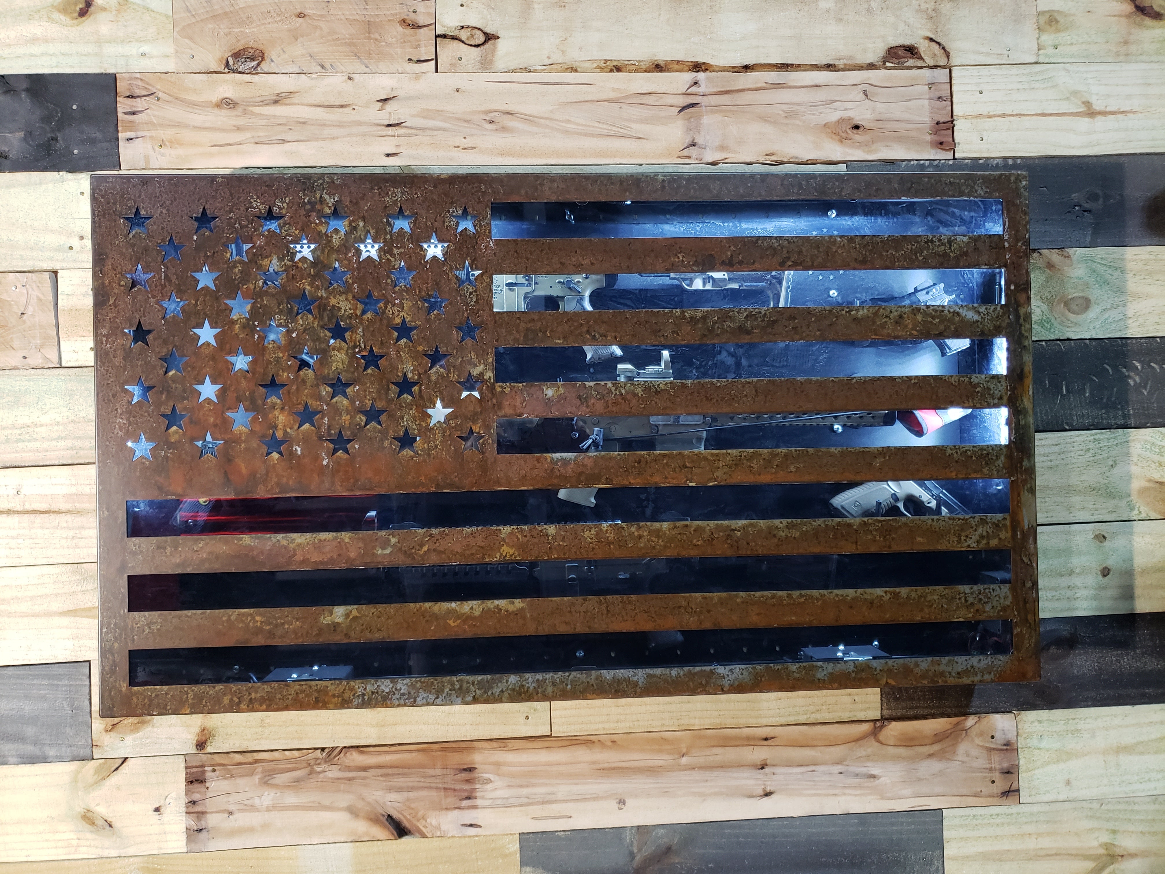 RUSTIC AMERICAN FLAG WALL SAFE – Freeman USA