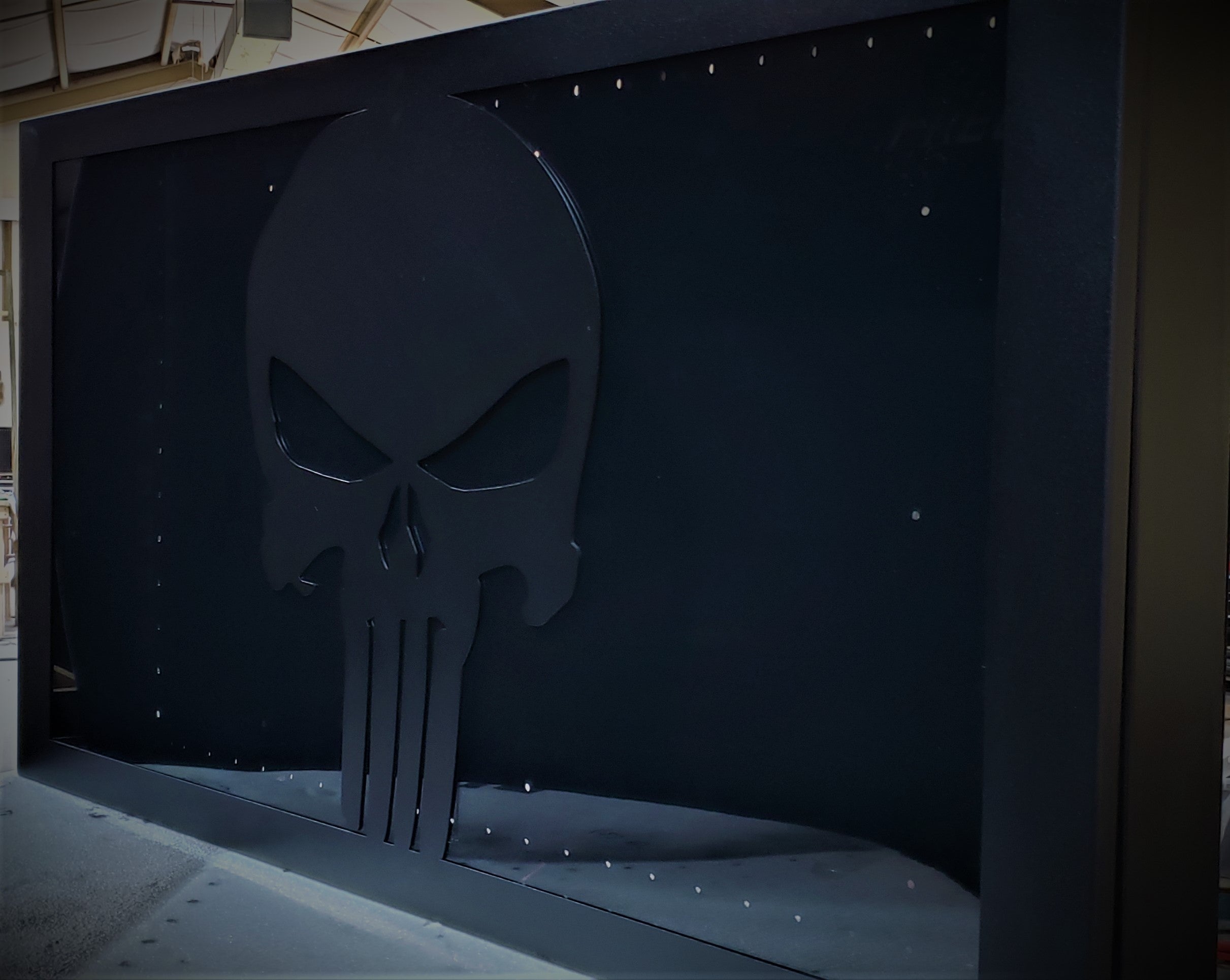 PUNISHER WALL SAFE IN BLACK